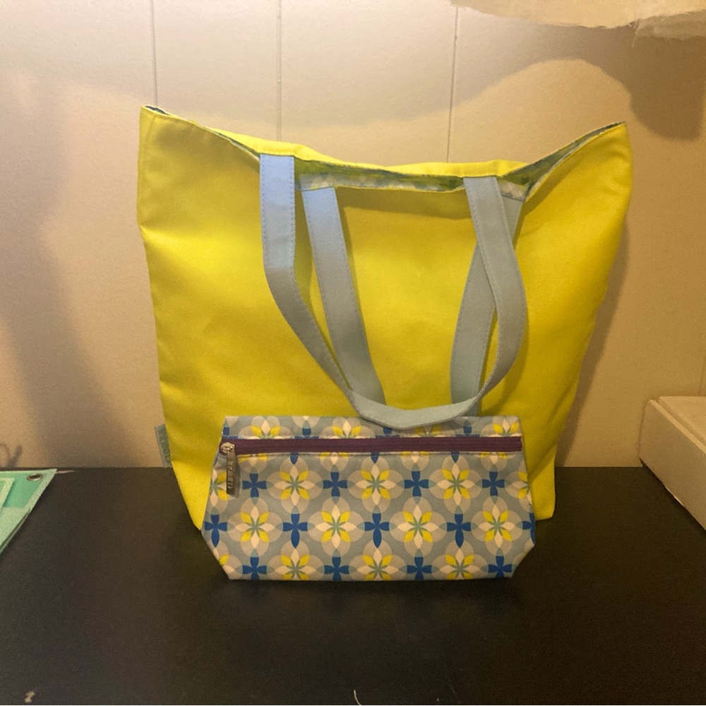 Clinique tote and makeup bag